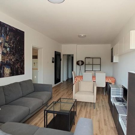 5 Min To The Beach Holiday Shared Apartment Incl Netflix - Private Room In 3 Bdr Apt Larnaca Bagian luar foto