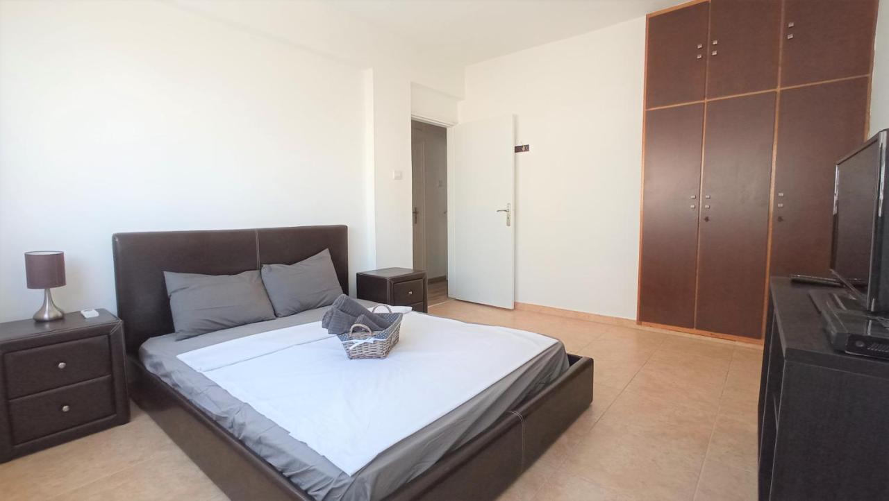5 Min To The Beach Holiday Shared Apartment Incl Netflix - Private Room In 3 Bdr Apt Larnaca Bagian luar foto