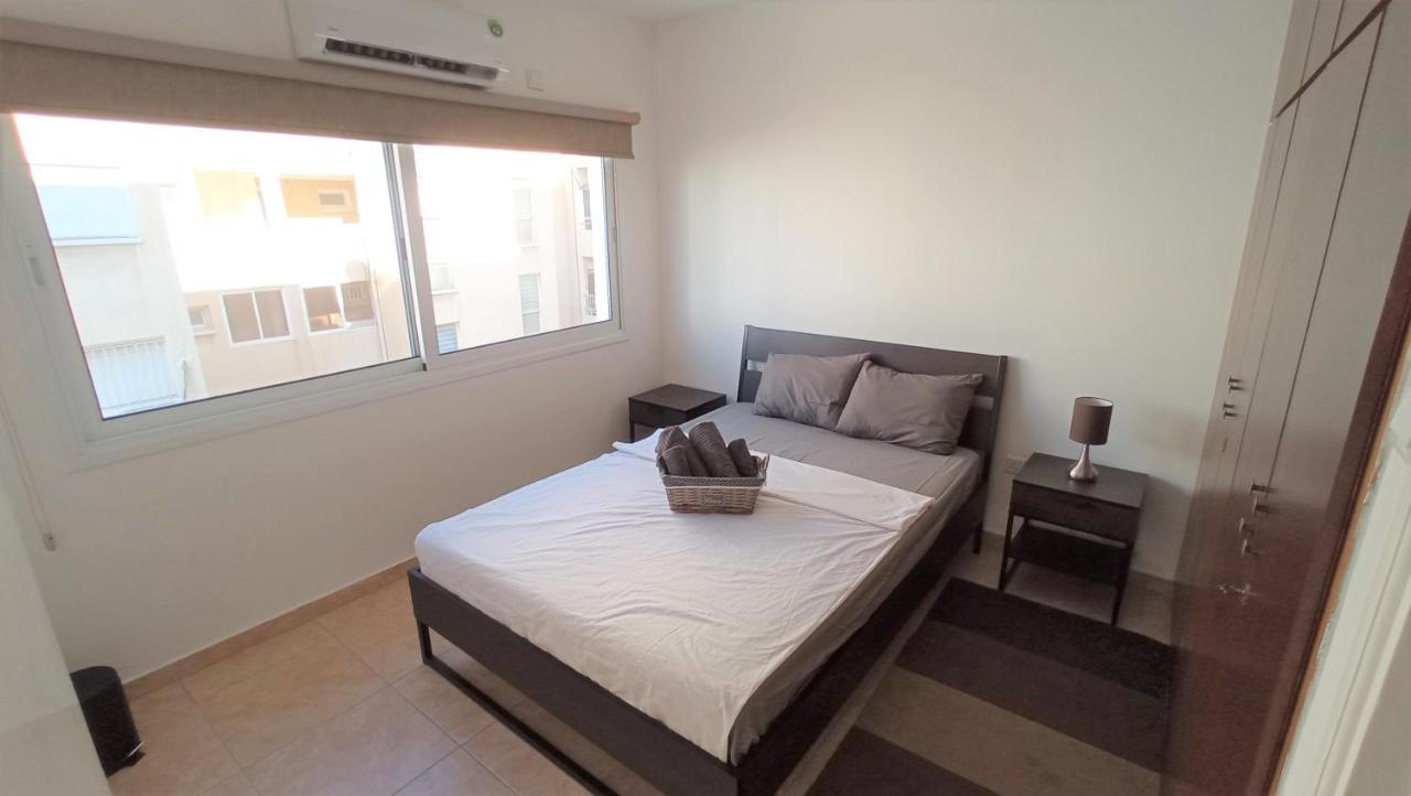 5 Min To The Beach Holiday Shared Apartment Incl Netflix - Private Room In 3 Bdr Apt Larnaca Bagian luar foto