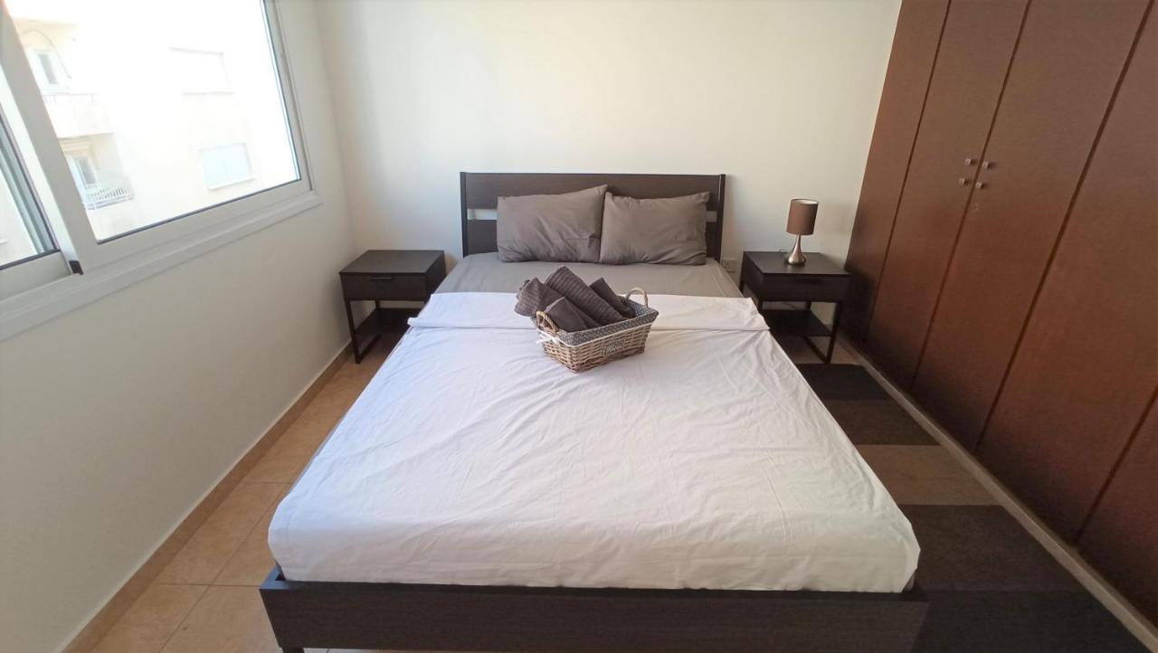 5 Min To The Beach Holiday Shared Apartment Incl Netflix - Private Room In 3 Bdr Apt Larnaca Bagian luar foto
