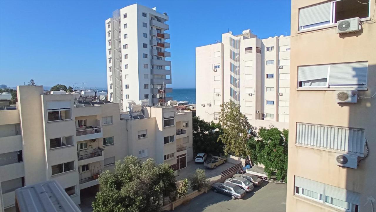 5 Min To The Beach Holiday Shared Apartment Incl Netflix - Private Room In 3 Bdr Apt Larnaca Bagian luar foto