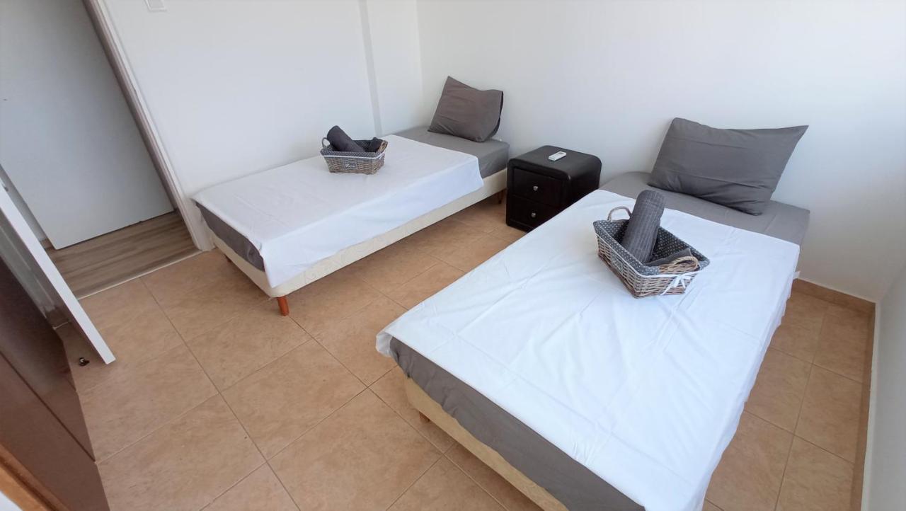 5 Min To The Beach Holiday Shared Apartment Incl Netflix - Private Room In 3 Bdr Apt Larnaca Bagian luar foto