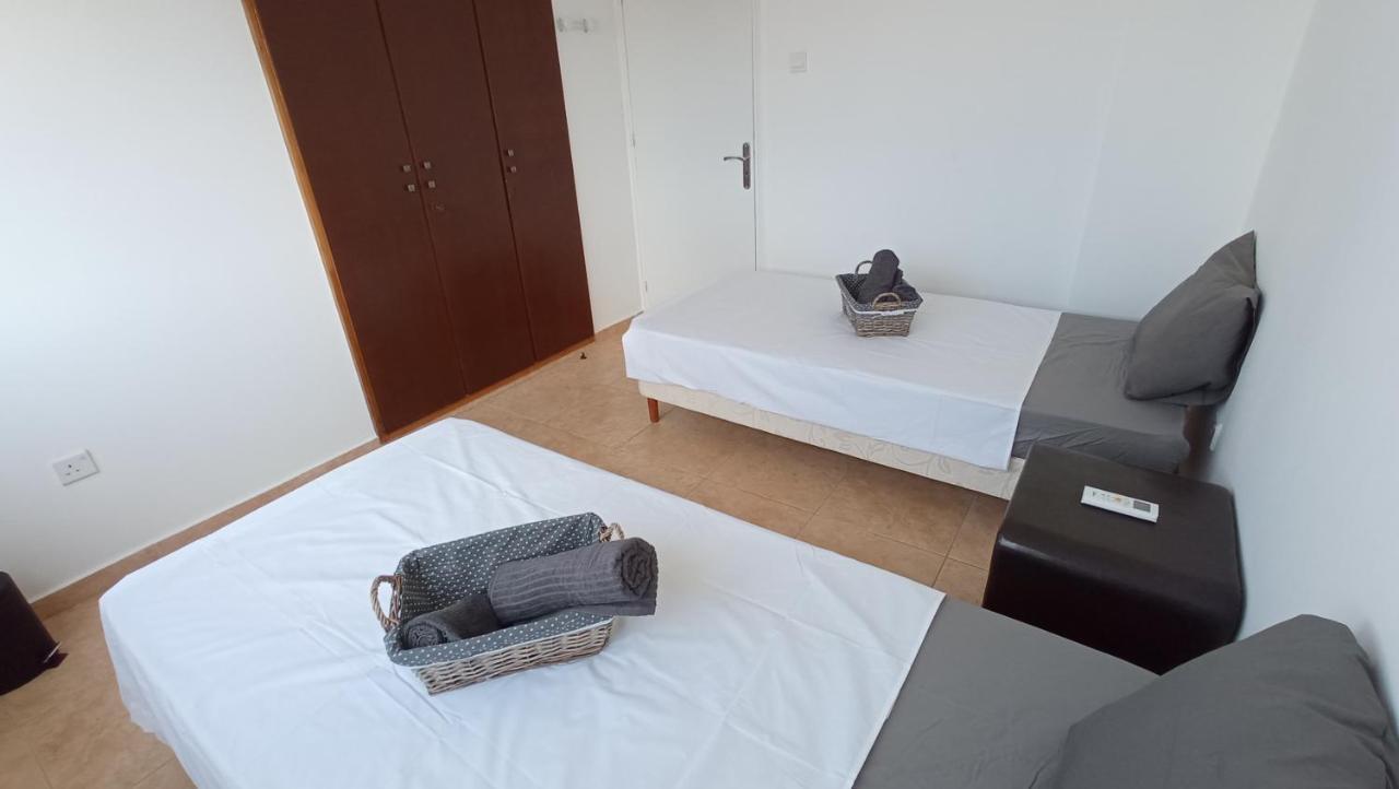 5 Min To The Beach Holiday Shared Apartment Incl Netflix - Private Room In 3 Bdr Apt Larnaca Bagian luar foto
