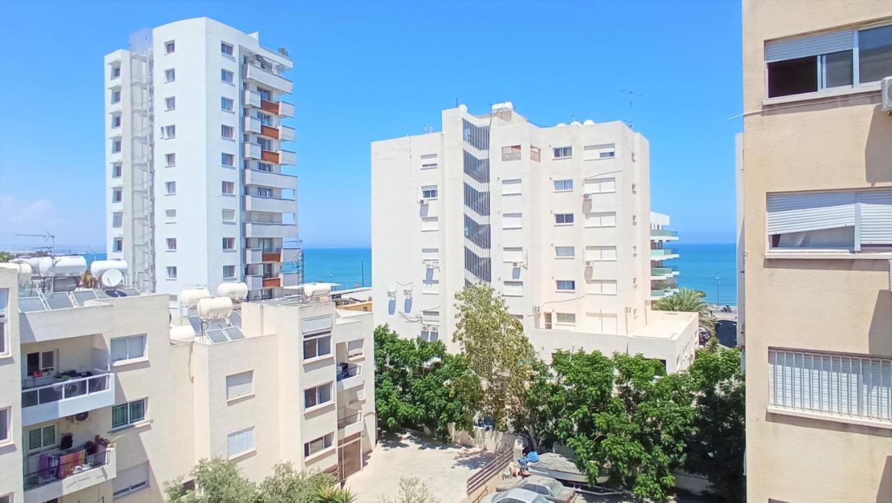 5 Min To The Beach Holiday Shared Apartment Incl Netflix - Private Room In 3 Bdr Apt Larnaca Bagian luar foto